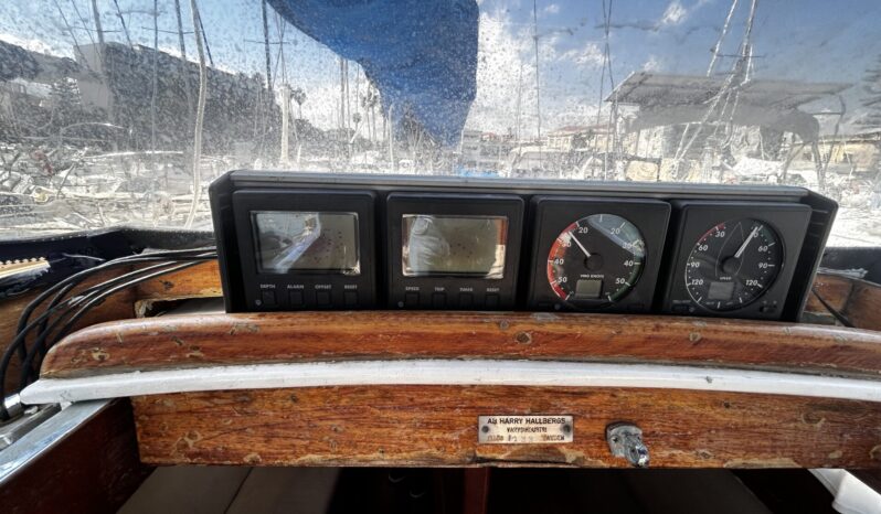 HALLBERG RASSY MISTRAL 33 pieno