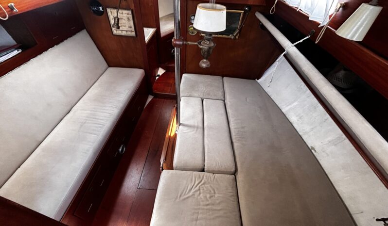HALLBERG RASSY MISTRAL 33 pieno